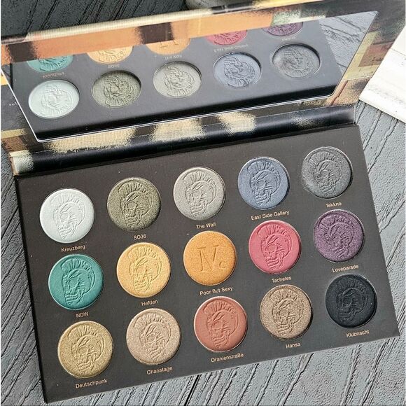 NOMAD COSMETICS x BERLIN UNDERGROUND LIMITED EDITION EYESHADOW PALETTE - Picture 9 of 12
